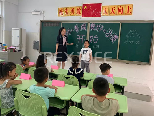  如何挑選滿意的學(xué)生課桌椅？