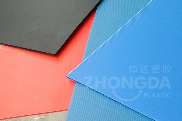 防靜電中空板的特點(diǎn)及優(yōu)勢(shì)是什么？